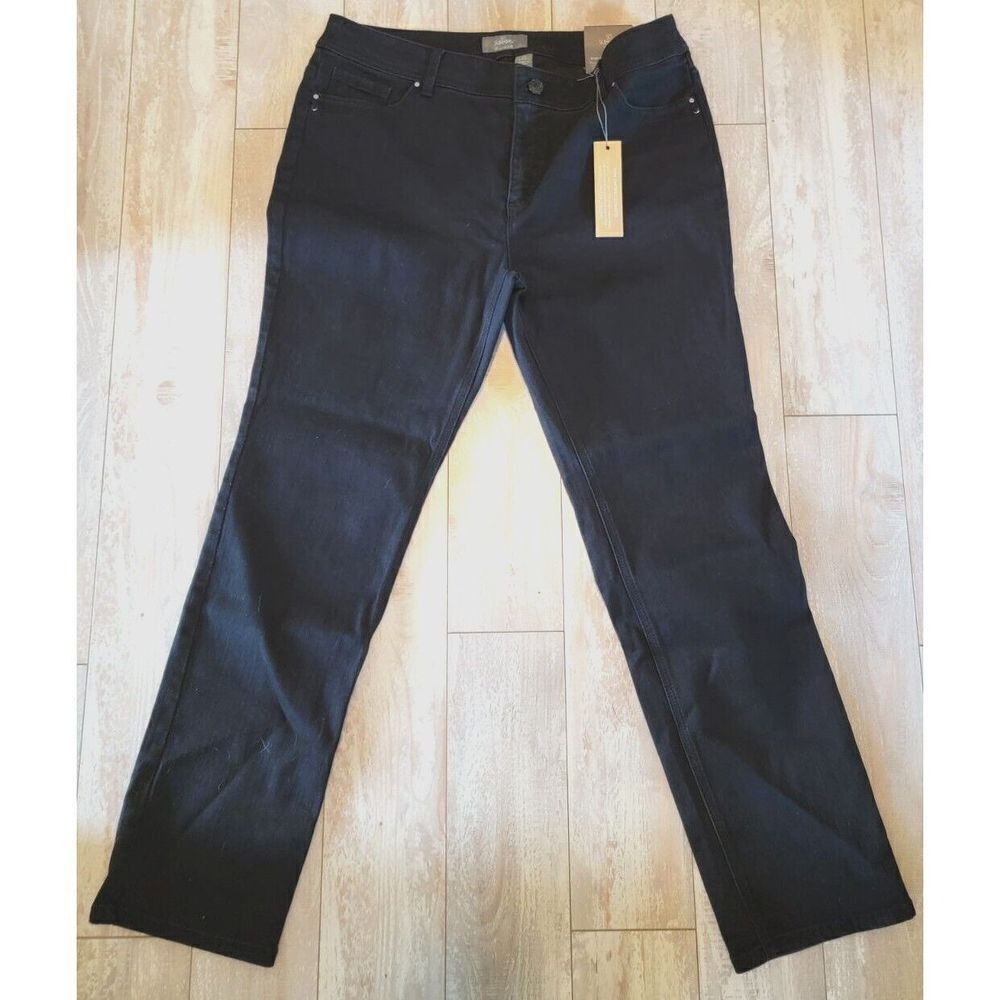 Chico's 2 Short So Slimming Girlfriend Straight Leg Jeans Chico's Sz 2 US NWT